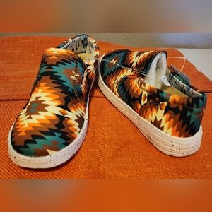 Rowdy Crowd Canvas Slip-On Sneakers Shoes Tennis Light Size 7 BENIFITS CHARITY